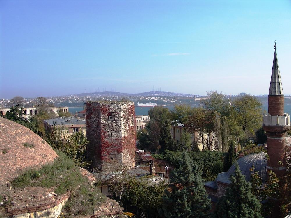 Otel Empress Zoe 2*