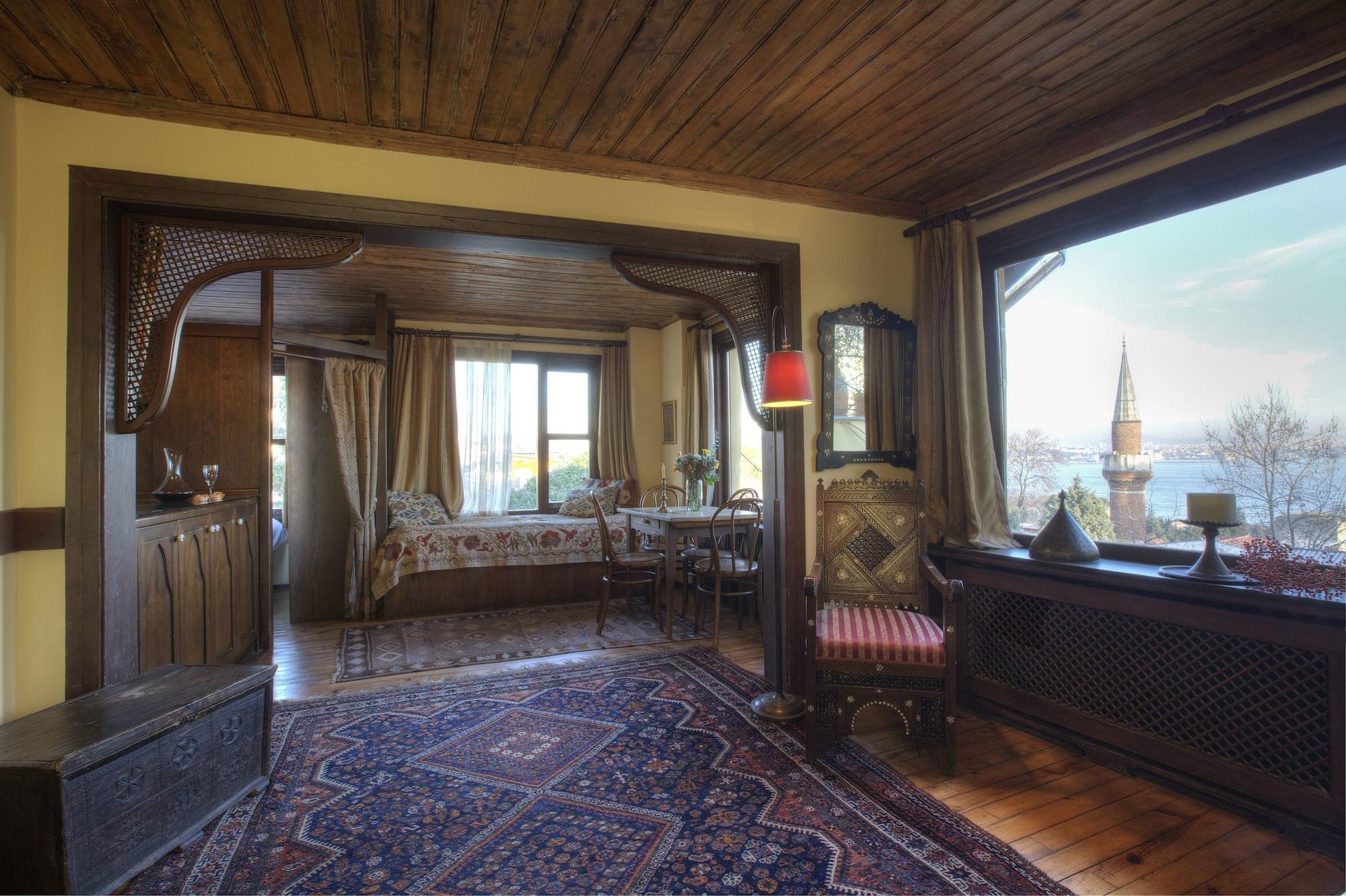 Hotel Empress Zoe 2*
