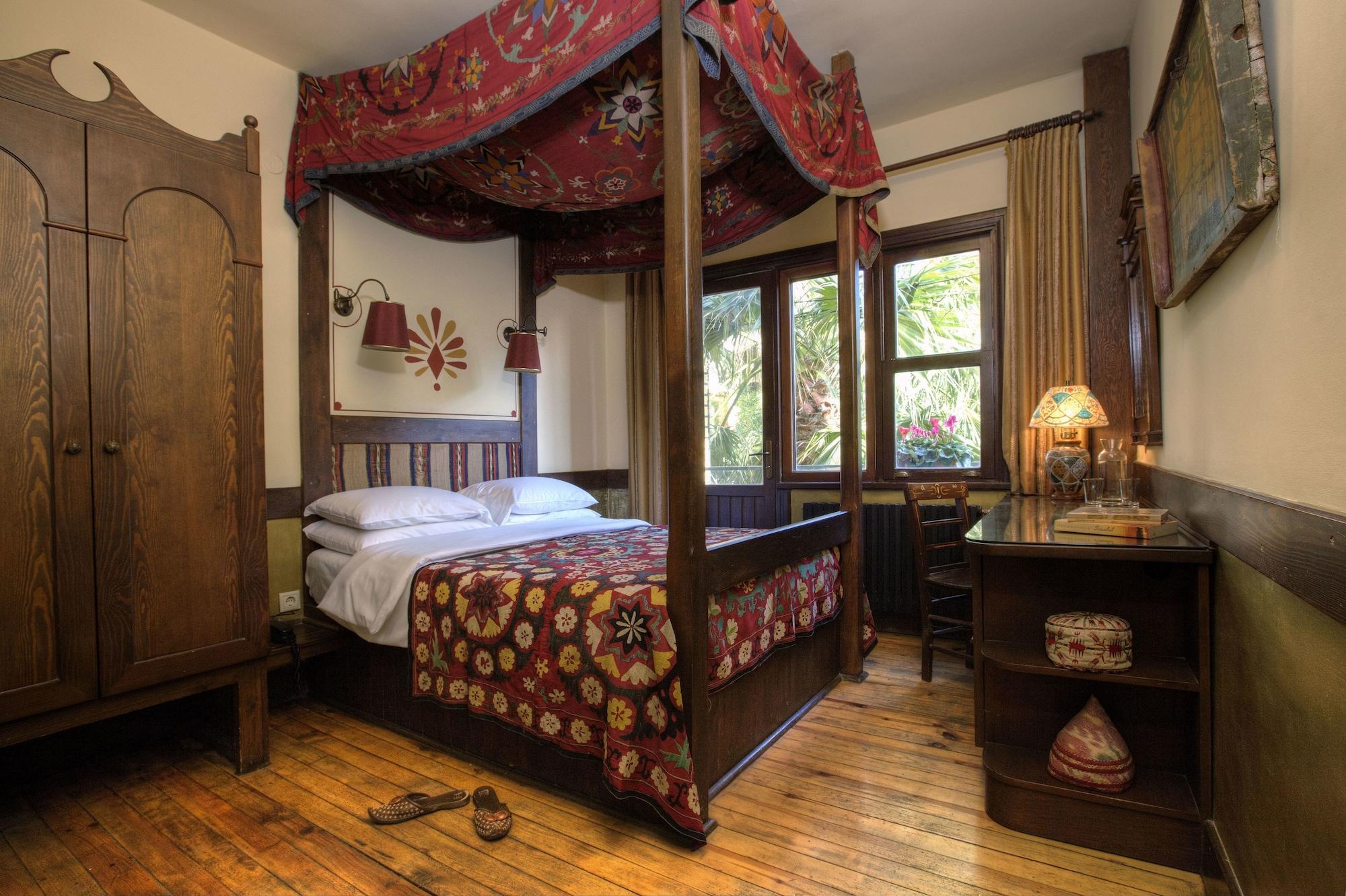 Hotel Empress Zoe 2*