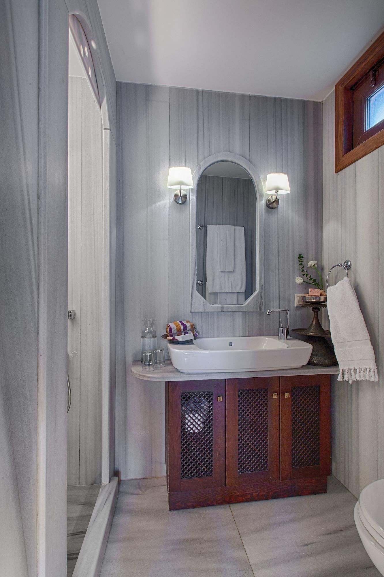 Hotel Empress Zoe 2*